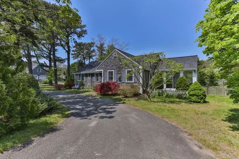 7 Aunt Matties Rd, Chatham, MA 02633