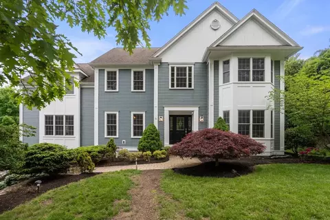 19 Dunedin Rd, Wellesley, MA 02481