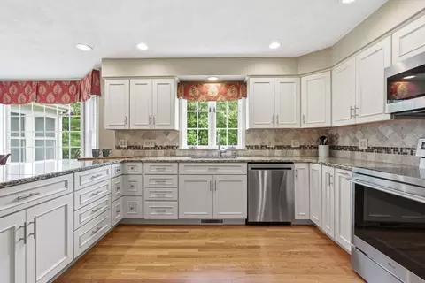 187 Sanborn Ln, Reading, MA 01867 photo 13