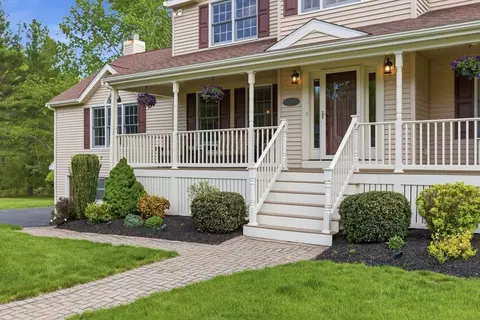 187 Sanborn Ln, Reading, MA 01867 photo 3