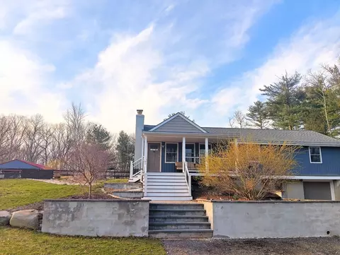 390 Read St, Seekonk, MA 02771