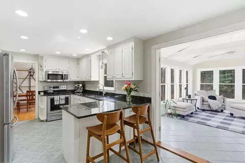 Kitchen - 25 Buttonwood Dr, Derry, NH 03038 photo 2 of 3