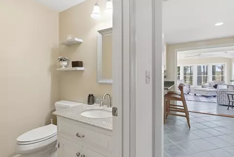 Entry Way - 25 Buttonwood Dr, Derry, NH 03038 photo 3 of 4