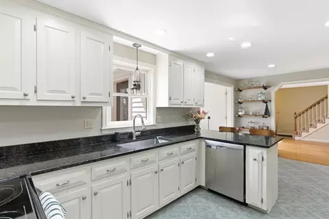 Kitchen - 25 Buttonwood Dr, Derry, NH 03038 photo 1 of 3