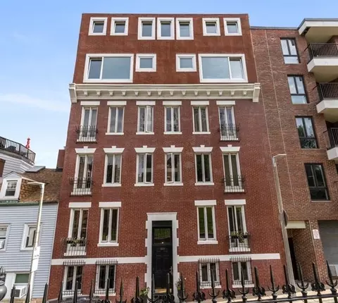 103 Charter St #1, Boston, MA 02113