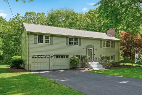 7 Blueberry Cir, Framingham, MA 01701