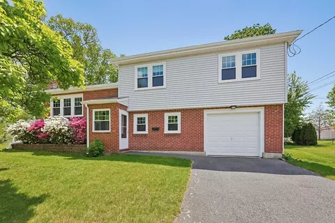 103 Lane Dr, Norwood, MA 02062
