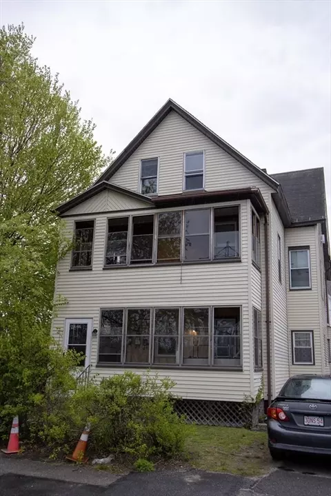 9 Nixon Ave, Worcester, MA 01603