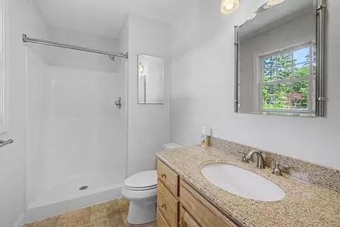 Bath - 792 Ryan Rd, Northampton, MA 01062 photo 1 of 5