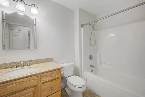 Bath - 792 Ryan Rd, Northampton, MA 01062 photo 2 of 5