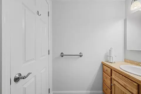 Bath - 792 Ryan Rd, Northampton, MA 01062 photo 5 of 5