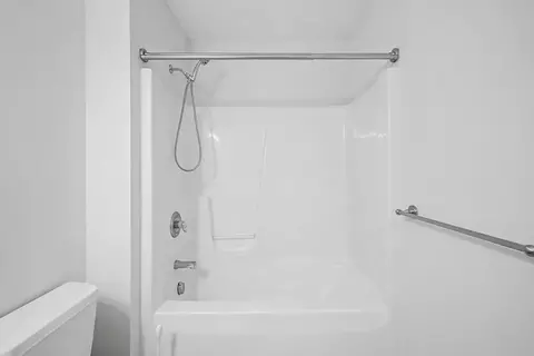 Bath - 792 Ryan Rd, Northampton, MA 01062 photo 3 of 5