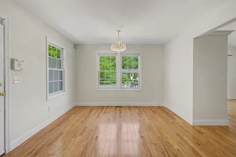 Living - 792 Ryan Rd, Northampton, MA 01062 photo 1 of 3