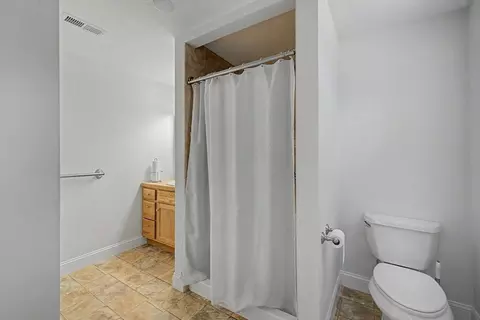 Bath - 792 Ryan Rd, Northampton, MA 01062 photo 4 of 5