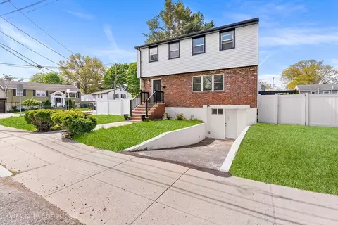 15 Fensmere Rd, West Roxbury, MA 02132