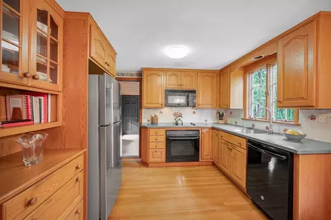 55 Blueberry Ln, Reading, MA 01867 photo 3