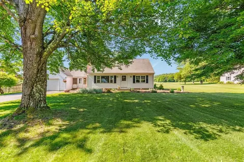 42 W Mountain Rd, Bernardston, MA 01337