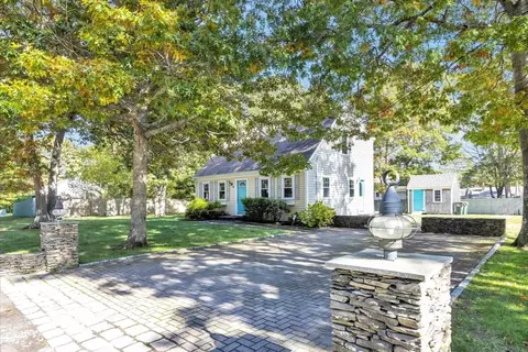 58 Orrs Ave, Hyannis, MA 02601