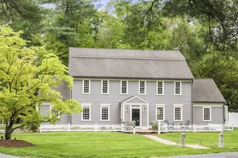 41 Longmeadow Rd, Wellesley, MA 02482