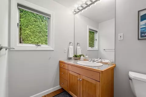 Bath - 53 Gerald Rd, Marblehead, MA 01945 photo 3 of 5