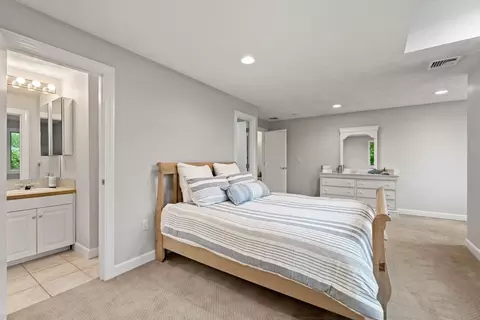 Bedroom - 53 Gerald Rd, Marblehead, MA 01945 photo 3 of 8