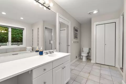 Bath - 53 Gerald Rd, Marblehead, MA 01945 photo 1 of 5