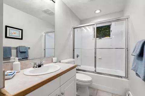 Bath - 53 Gerald Rd, Marblehead, MA 01945 photo 5 of 5