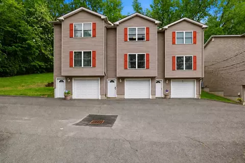 83 Buckley Blvd #83, Chicopee, MA 01020