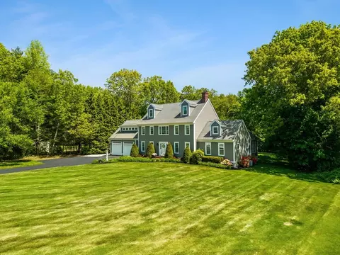 524 Elm St E, Raynham, MA 02767 photo 2