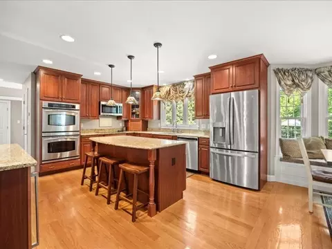 524 Elm St E, Raynham, MA 02767 photo 4