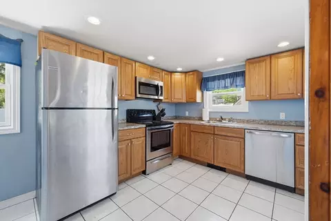 762 Merrimack Ave, Dracut, MA 01826