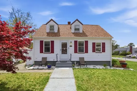 7 Highland Bay Dr, Wareham, MA 02571
