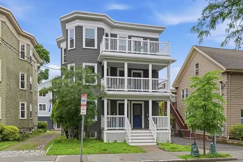 29-31 Cushing St #3, Cambridge, MA 02138