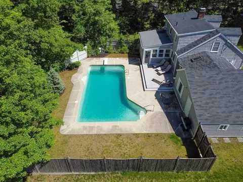 Exterior - 10 Forrest Rd, Walpole, MA 02081 photo 4 of 5