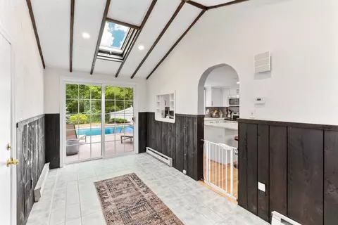 Entry Way - 10 Forrest Rd, Walpole, MA 02081 photo 2 of 4
