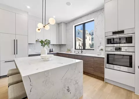 10 Pennsylvania Ave #10, Newton, MA 02461