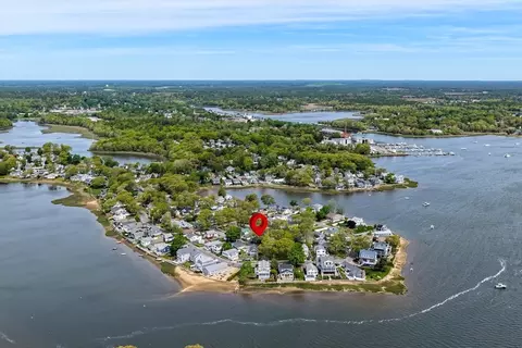 13 Woodland Cir, Wareham, MA 02571