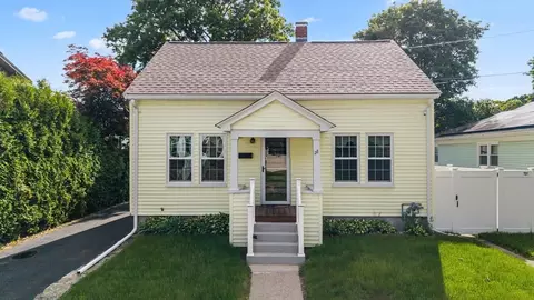 28 Spring St, Webster, MA 01570