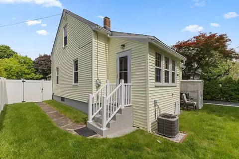 28 Spring St, Webster, MA 01570 photo 3