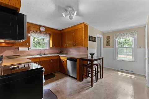28 Spring St, Webster, MA 01570 photo 10