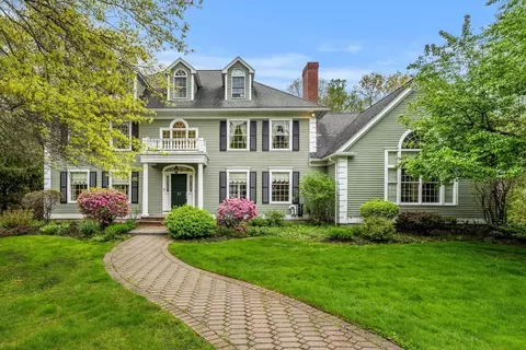 37 Old Planters Rd, Beverly, MA 01915