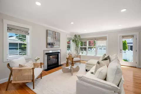 17 Vernon St #17, Newton, MA 02458