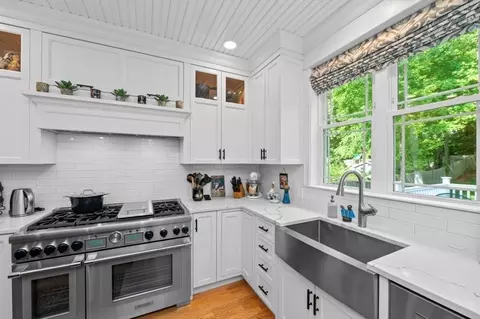 Kitchen - 456 Chestnut St, Needham, MA 02492 photo 3 of 5
