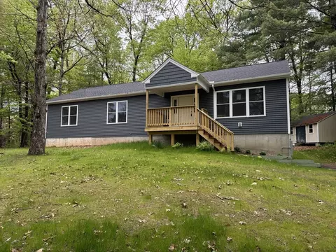 132 Kibbe Rd, East Longmeadow, MA 01028