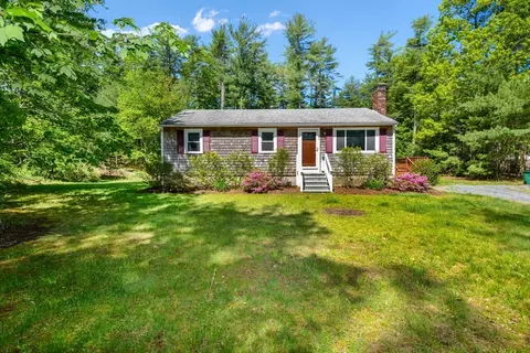 65 Chapel St, Pembroke, MA 02359