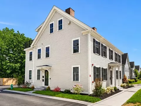 101 Market St # B, Amesbury, MA 01913