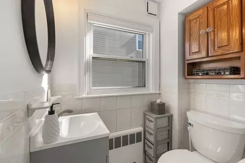 Bath - 48 Spring St, Wakefield, MA 01880 photo 2 of 2