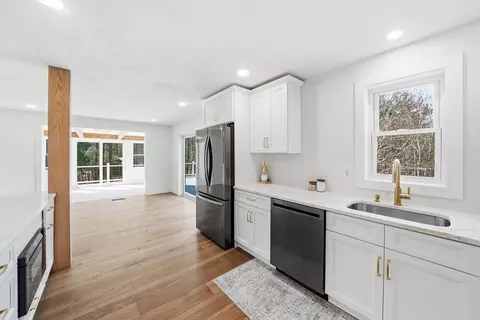 Kitchen - 13 Sunridge Rd, Windham, NH 03087 photo 4 of 4