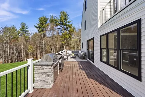 Exterior - 13 Sunridge Rd, Windham, NH 03087 photo 4 of 6