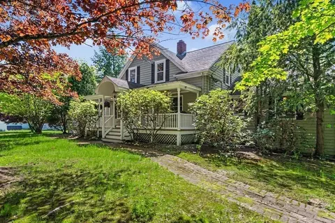 261 School St, Groveland, MA 01834
